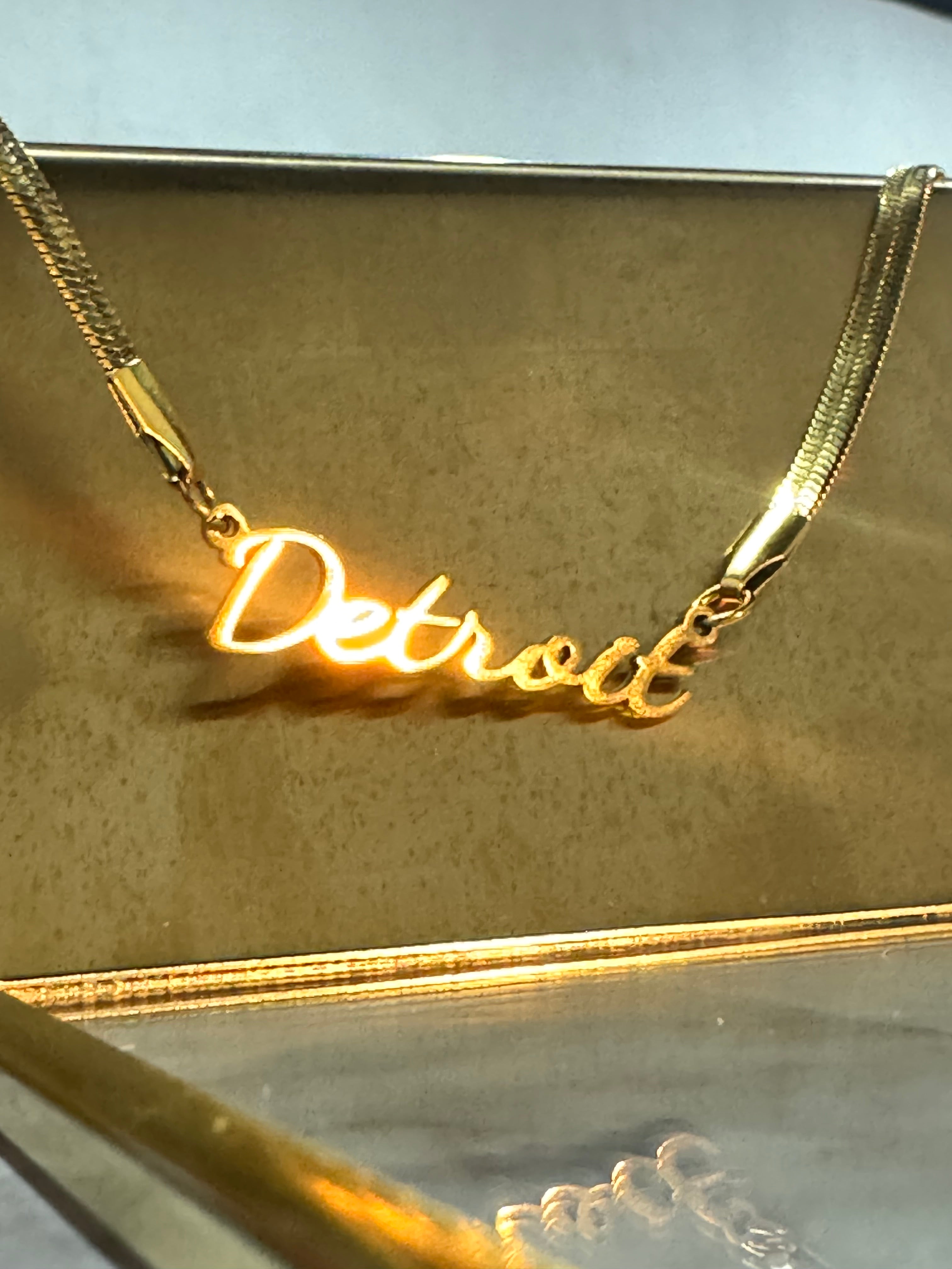 Detroit Retro Script Herringbone chain