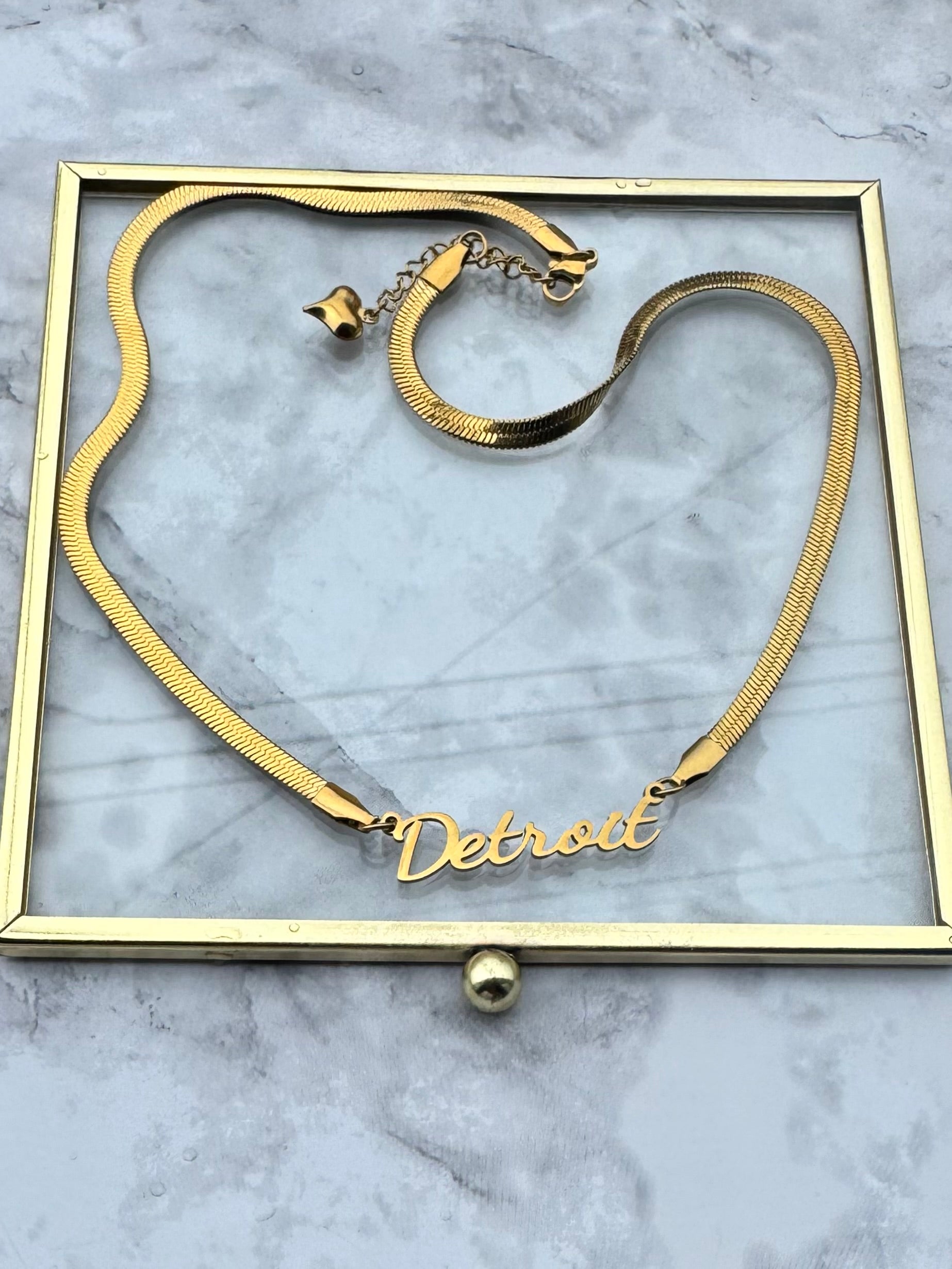 Detroit Retro Script Herringbone chain