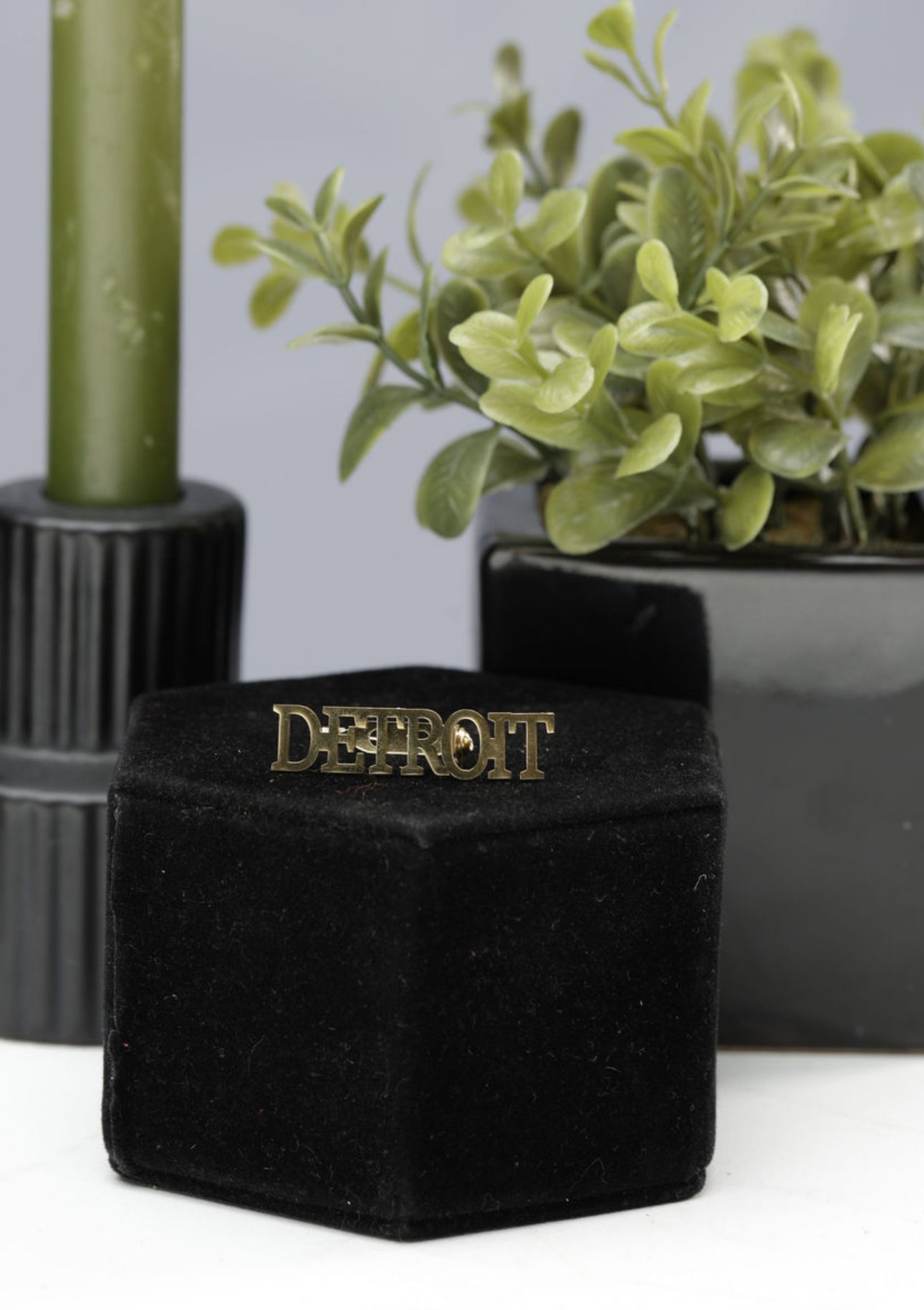 DETROIT Signature pin