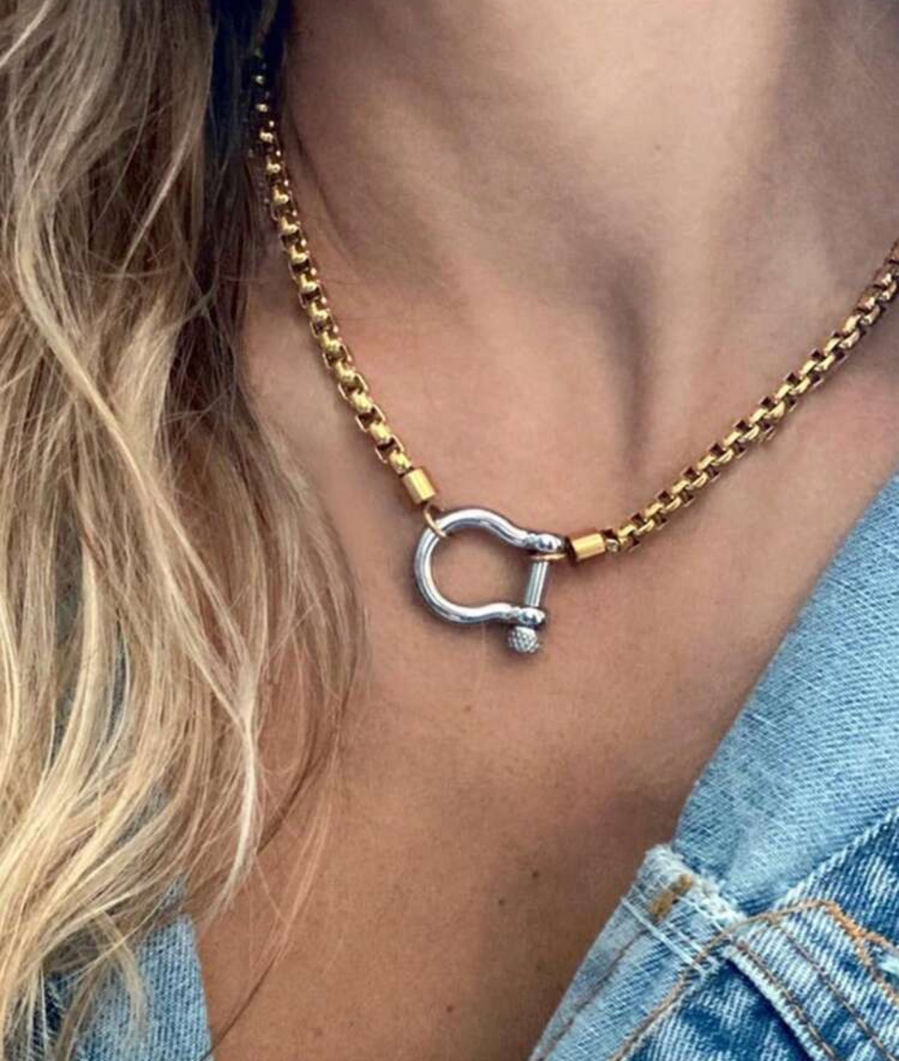 Chunky Buckle Pendant Necklace