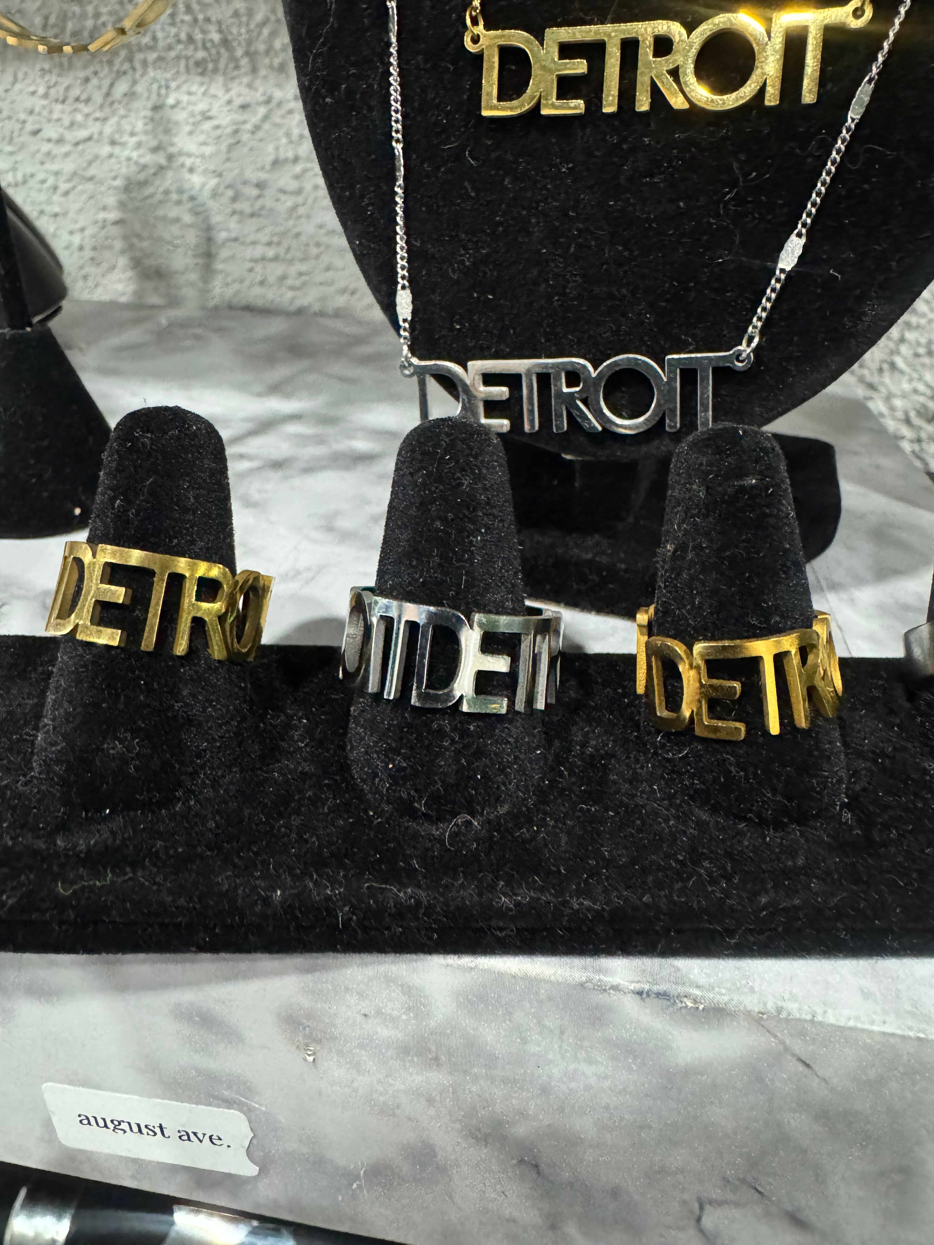 Signature DETROIT ring