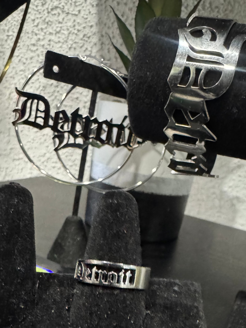 Old English Detroit ring